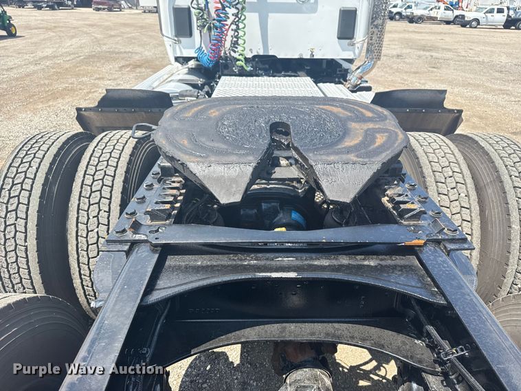 image for item EG6135 2020 Kenworth T680 semi truck