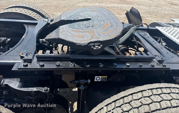 image for item EG6135 2020 Kenworth T680 semi truck