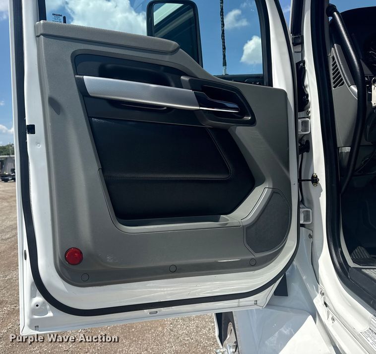 image for item EG6135 2020 Kenworth T680 semi truck