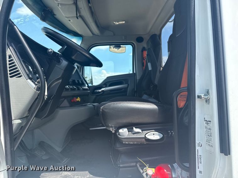 image for item EG6135 2020 Kenworth T680 semi truck