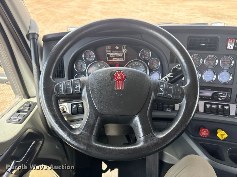 image for item EG6135 2020 Kenworth T680 semi truck