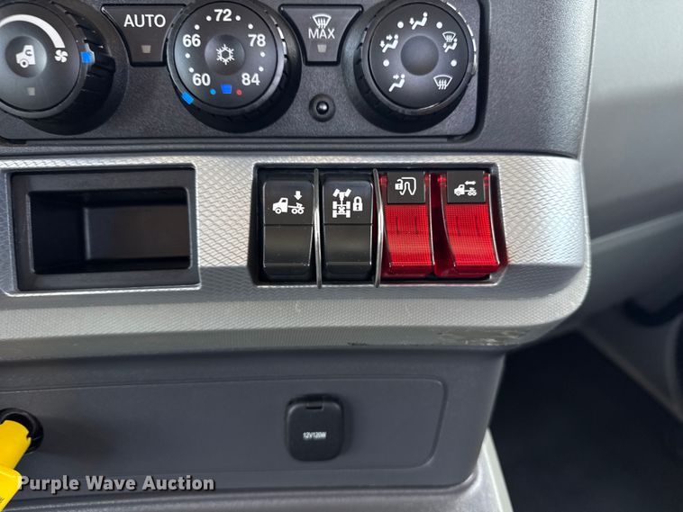 image for item EG6135 2020 Kenworth T680 semi truck