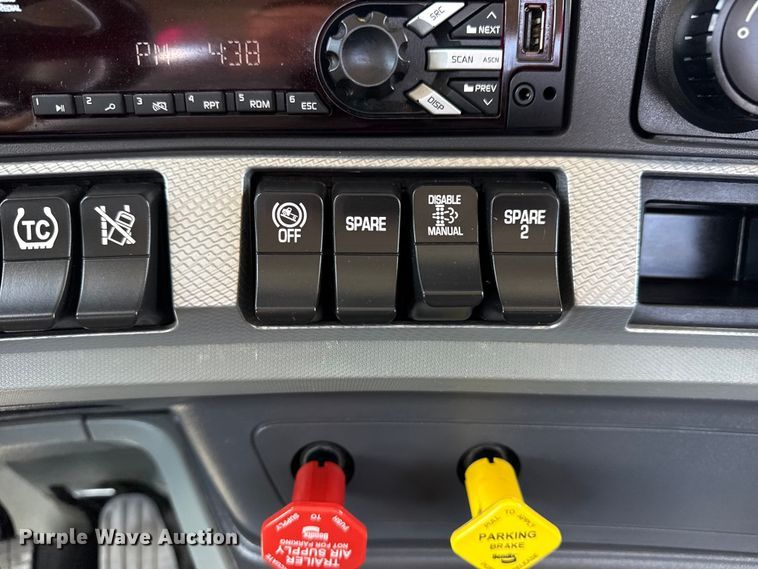 image for item EG6135 2020 Kenworth T680 semi truck