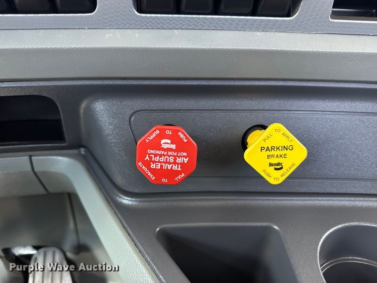 image for item EG6135 2020 Kenworth T680 semi truck