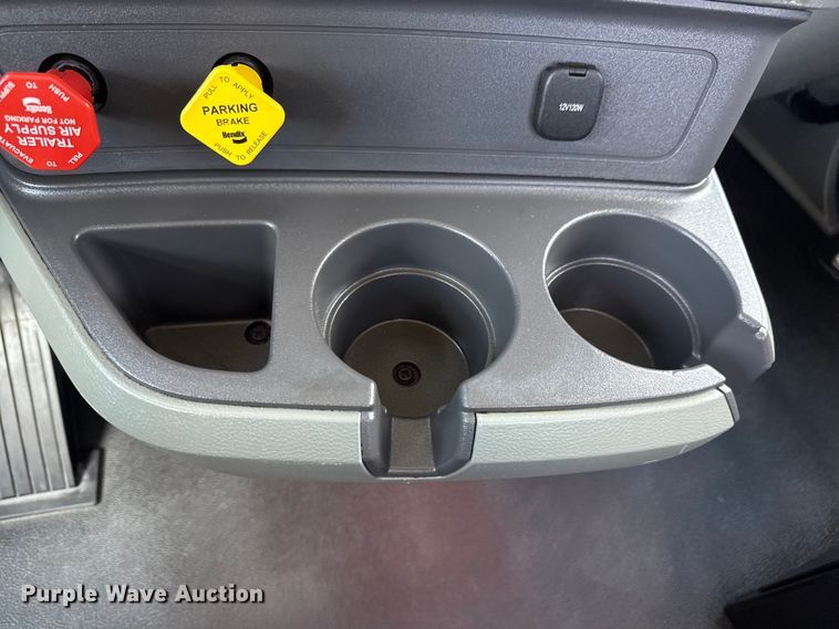 image for item EG6135 2020 Kenworth T680 semi truck