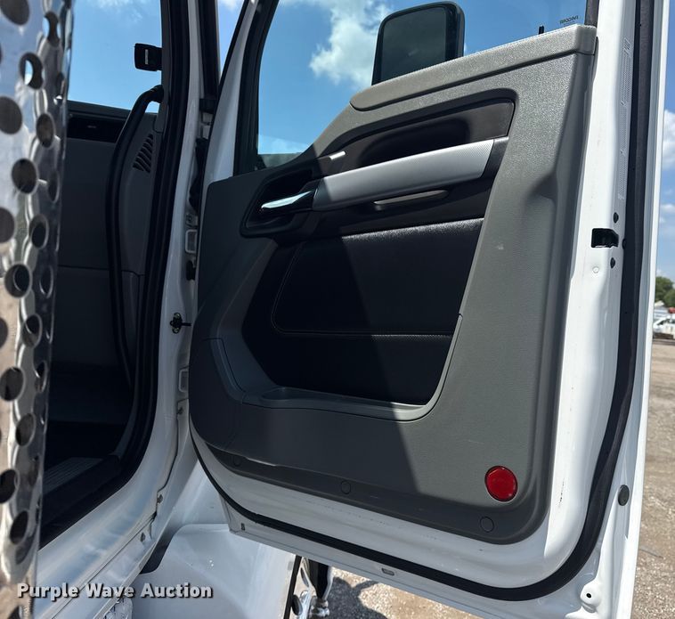 image for item EG6135 2020 Kenworth T680 semi truck