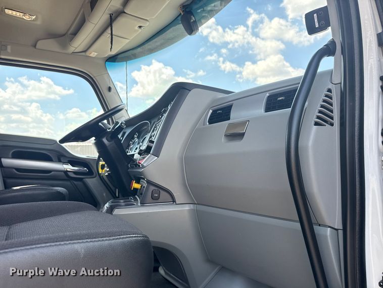 image for item EG6135 2020 Kenworth T680 semi truck