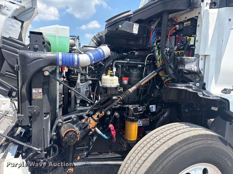 image for item EG6135 2020 Kenworth T680 semi truck