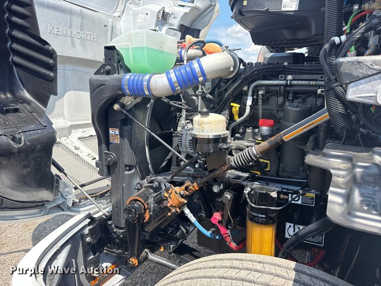 image for item EG6135 2020 Kenworth T680 semi truck