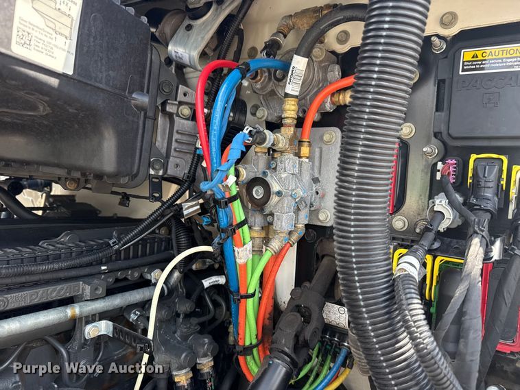 image for item EG6135 2020 Kenworth T680 semi truck