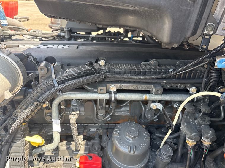 image for item EG6135 2020 Kenworth T680 semi truck