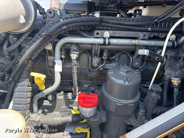 image for item EG6135 2020 Kenworth T680 semi truck