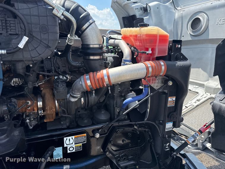 image for item EG6135 2020 Kenworth T680 semi truck