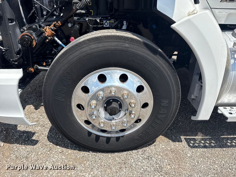 image for item EG6135 2020 Kenworth T680 semi truck