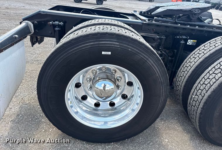 image for item EG6135 2020 Kenworth T680 semi truck