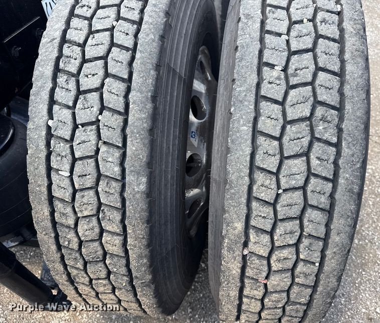 image for item EG6135 2020 Kenworth T680 semi truck