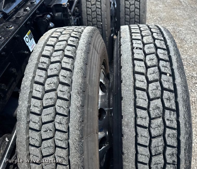 image for item EG6135 2020 Kenworth T680 semi truck