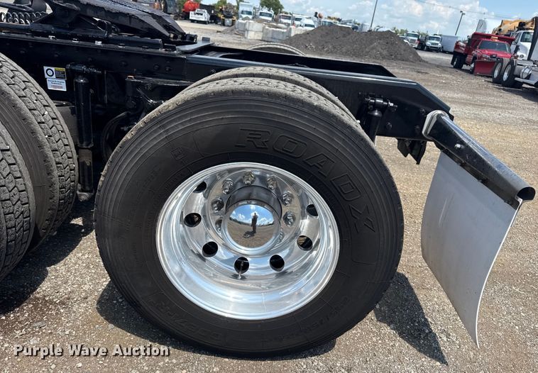 image for item EG6135 2020 Kenworth T680 semi truck