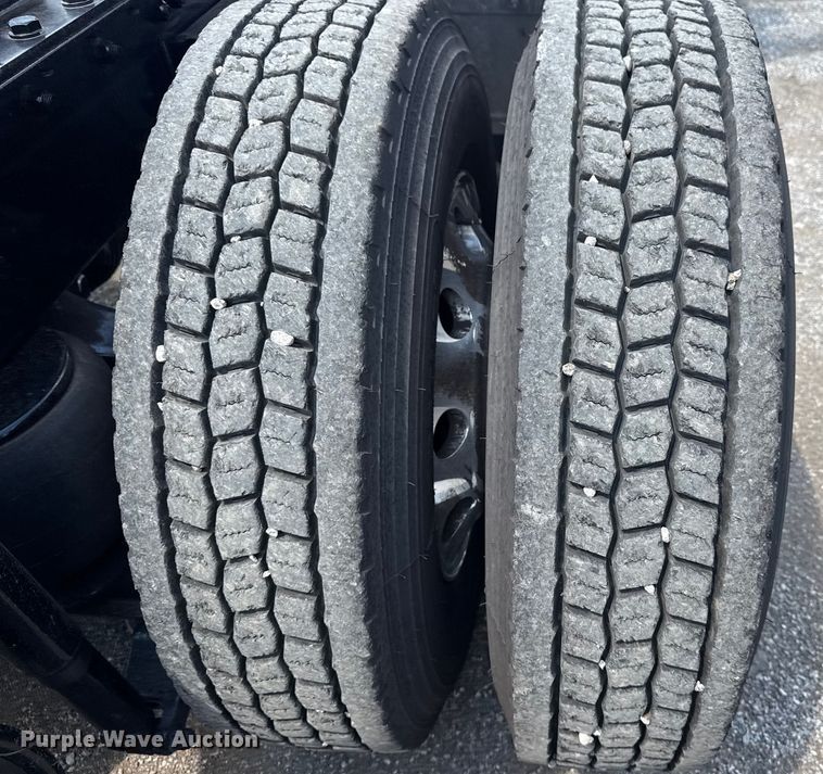 image for item EG6135 2020 Kenworth T680 semi truck