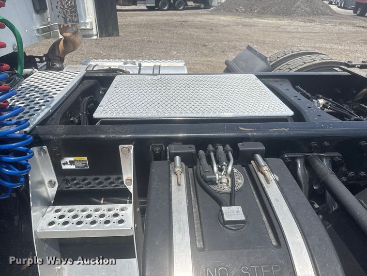 image for item EG6137 2018 Kenworth T680 semi truck