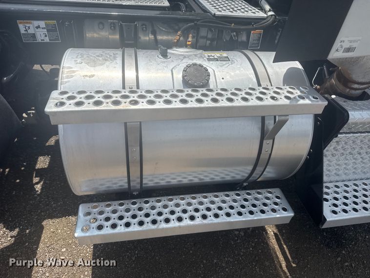 image for item EG6137 2018 Kenworth T680 semi truck