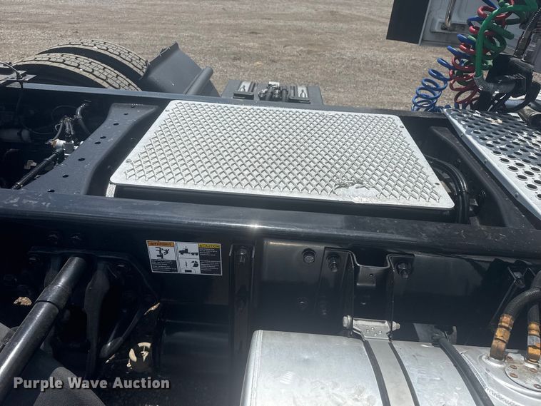 image for item EG6137 2018 Kenworth T680 semi truck