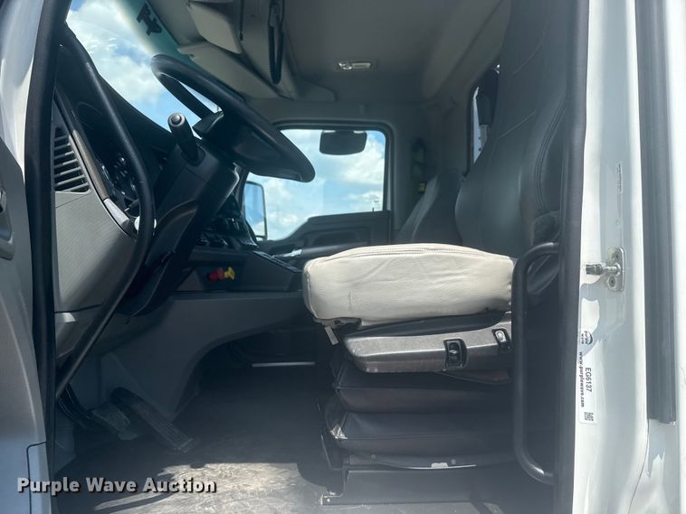 image for item EG6137 2018 Kenworth T680 semi truck