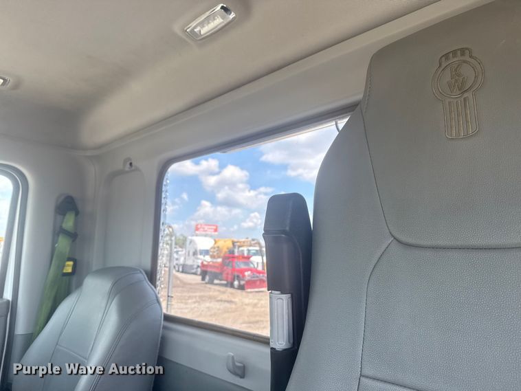 image for item EG6137 2018 Kenworth T680 semi truck