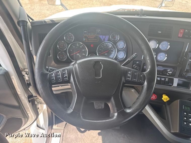 image for item EG6137 2018 Kenworth T680 semi truck