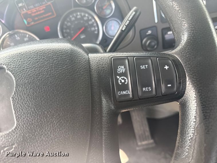 image for item EG6137 2018 Kenworth T680 semi truck