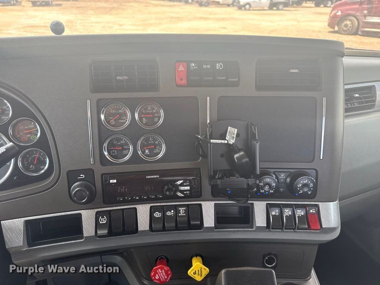 image for item EG6137 2018 Kenworth T680 semi truck
