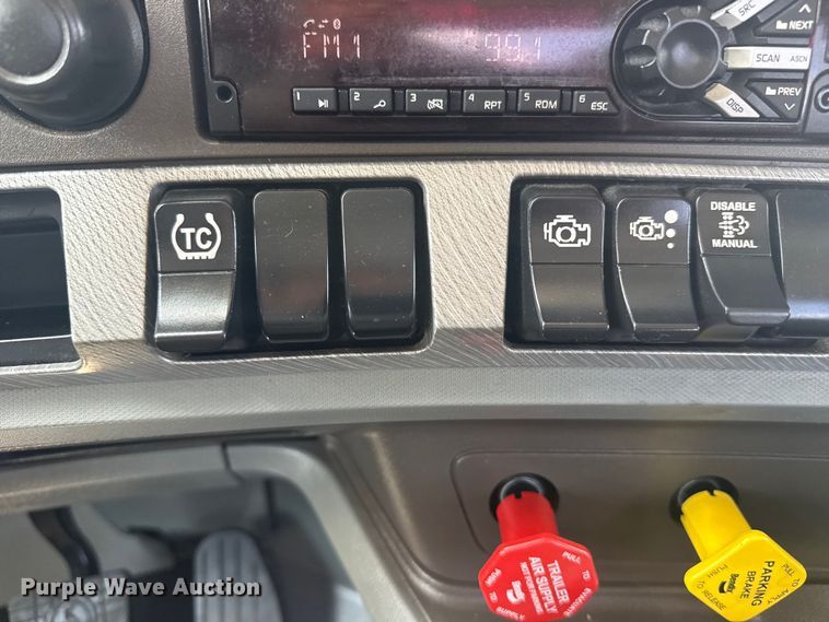 image for item EG6137 2018 Kenworth T680 semi truck