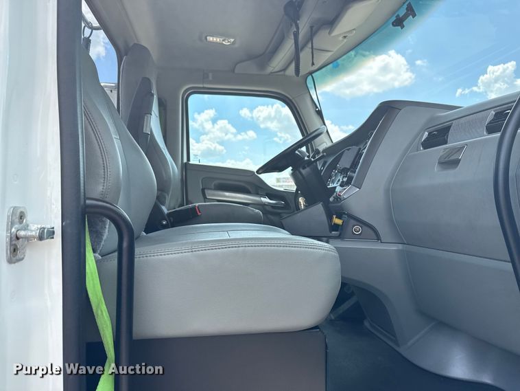 image for item EG6137 2018 Kenworth T680 semi truck