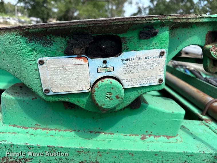 image for item EG8179 1994 Ford L9000 semi truck