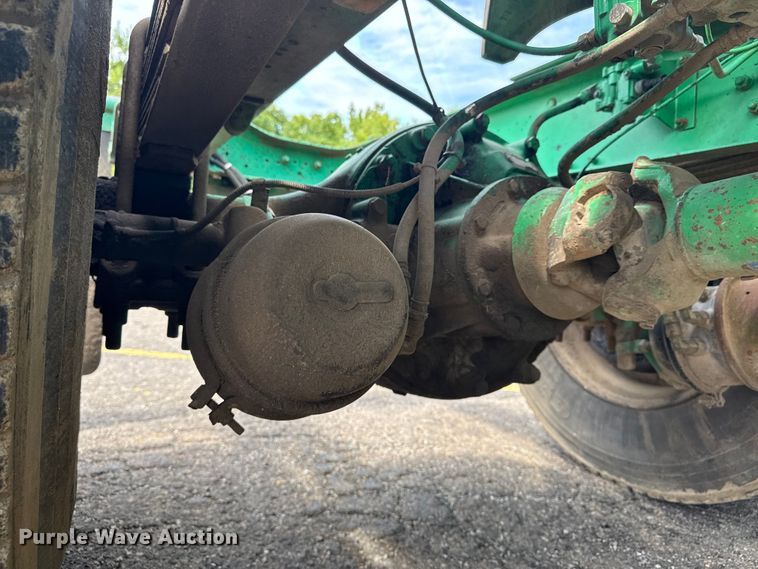 image for item EG8179 1994 Ford L9000 semi truck