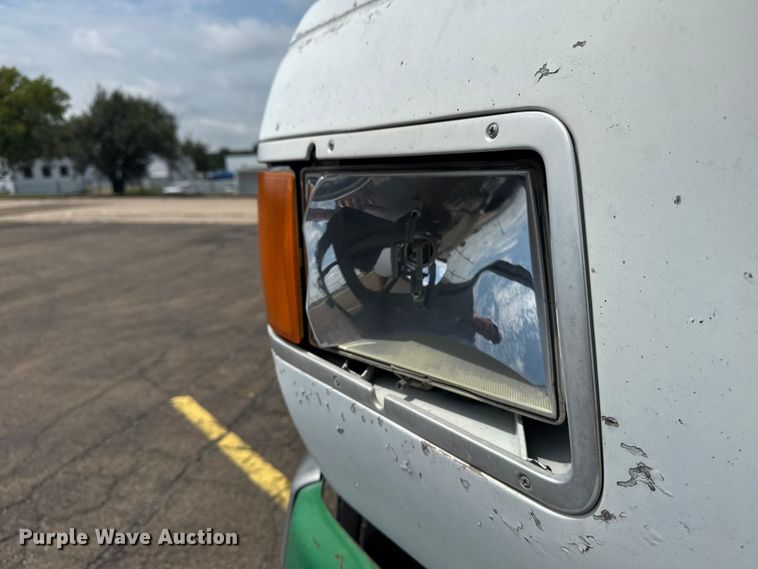 image for item EG8179 1994 Ford L9000 semi truck