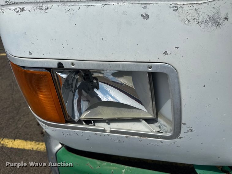 image for item EG8179 1994 Ford L9000 semi truck