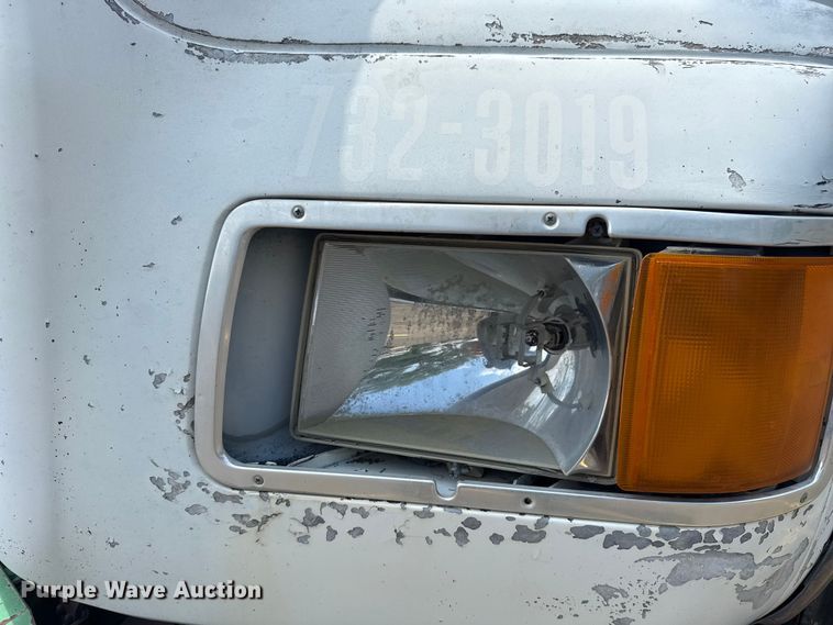 image for item EG8179 1994 Ford L9000 semi truck