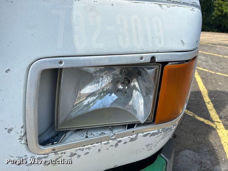 image for item EG8179 1994 Ford L9000 semi truck