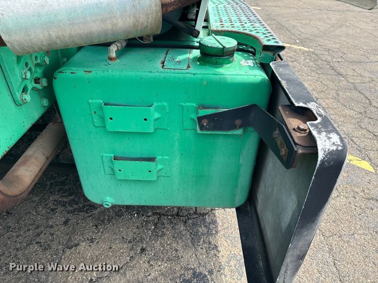 image for item EG8179 1994 Ford L9000 semi truck