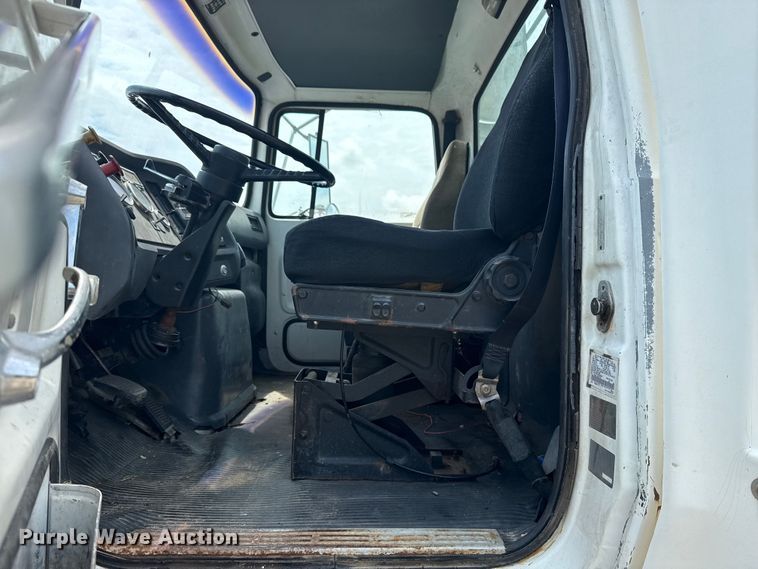 image for item EG8179 1994 Ford L9000 semi truck