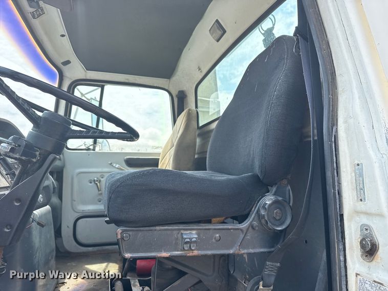 image for item EG8179 1994 Ford L9000 semi truck