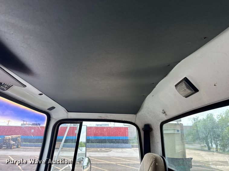 image for item EG8179 1994 Ford L9000 semi truck