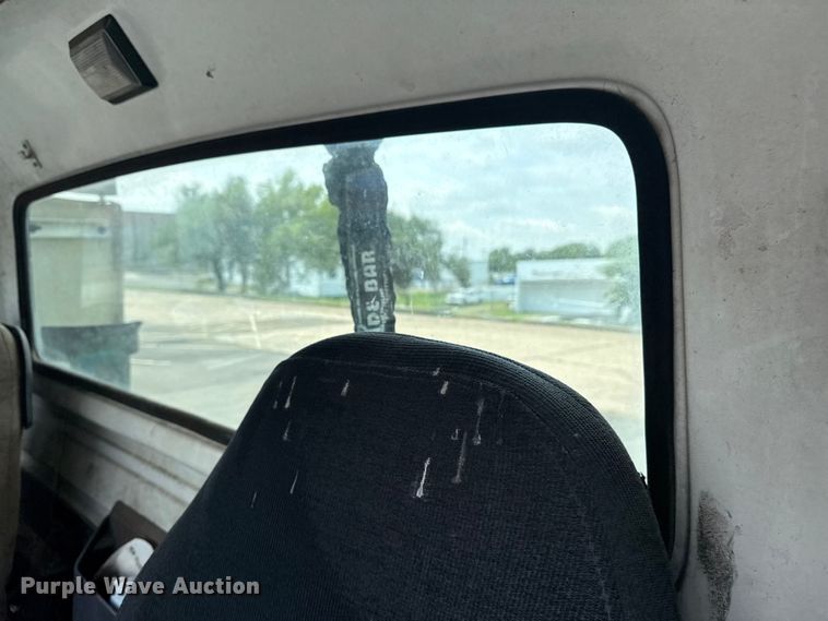 image for item EG8179 1994 Ford L9000 semi truck