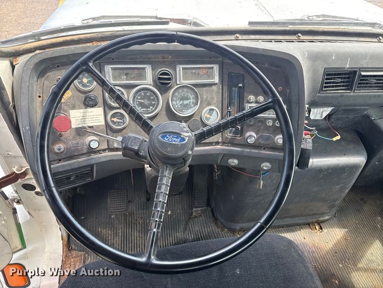 image for item EG8179 1994 Ford L9000 semi truck