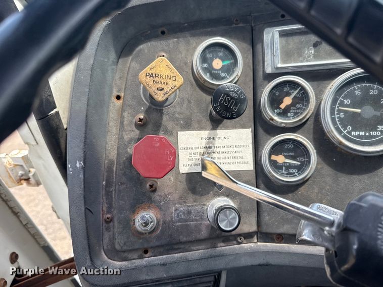 image for item EG8179 1994 Ford L9000 semi truck