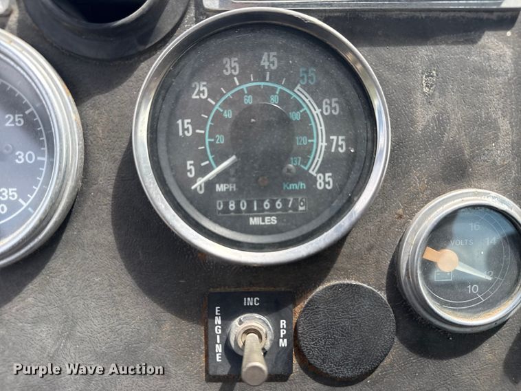 image for item EG8179 1994 Ford L9000 semi truck