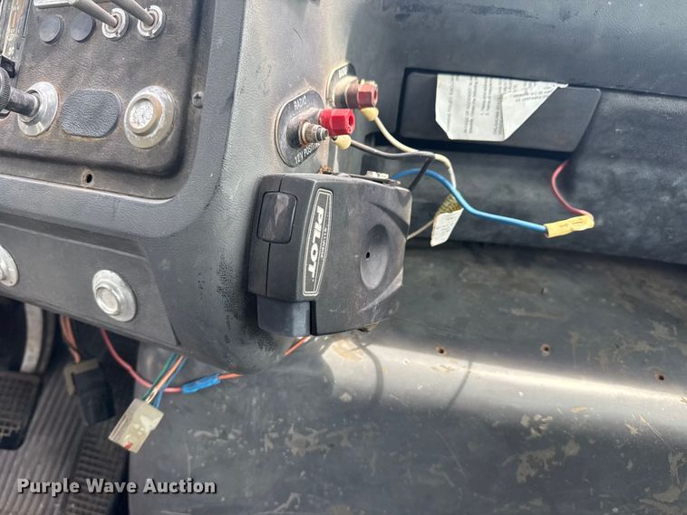 image for item EG8179 1994 Ford L9000 semi truck