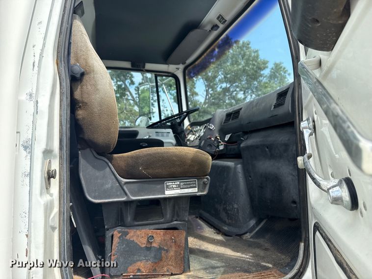 image for item EG8179 1994 Ford L9000 semi truck