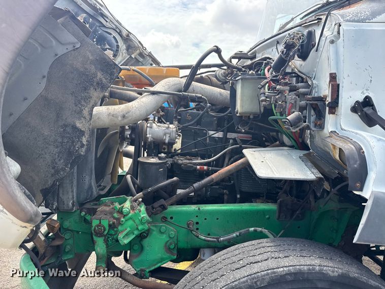 image for item EG8179 1994 Ford L9000 semi truck